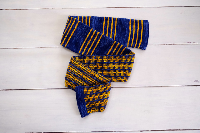 /images/once_a_wolverine_scarf_medium2.jpg