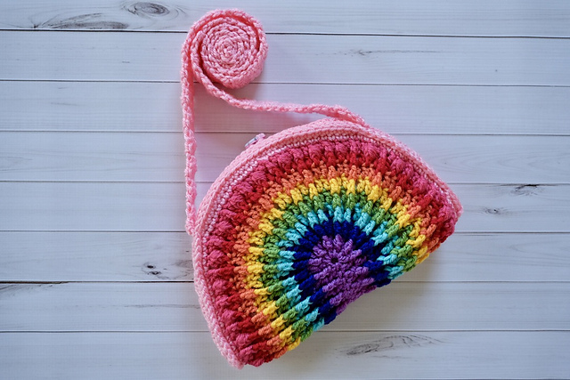 /images/rainbow_around_my_shoulder_purse_medium2.jpeg